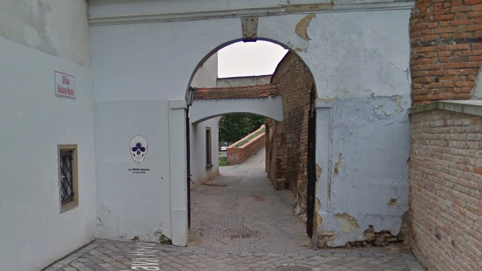 Image of alley behind Brno Cathedral. Source: Google Maps